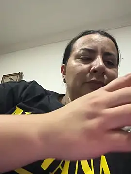 Snapshot of Abril_Luv chatting on November 11, 2025, 1:11 am Abril Luv online show from November 11, 2025, 1:11 am