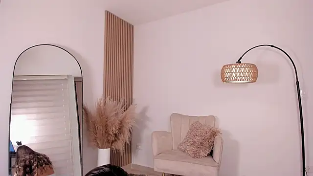 Snapshot of wandathompson_ chatting on March 7, 2025, 5:17 pm wandathompson online show from March 7, 2025, 5:17 pm