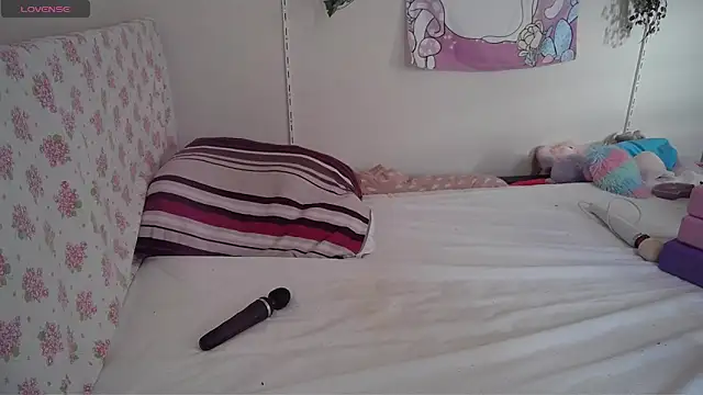 Snapshot of FluffyRainbowKity chatting on February 8, 2026, 9:18 am FluffyRainbowKity online show from February 8, 2026, 9:18 am