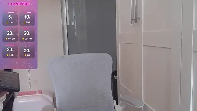 Snapshot of FluffyRainbowKity chatting on September 26, 2025, 10:11 am FluffyRainbowKity online show from September 26, 2025, 10:11 am