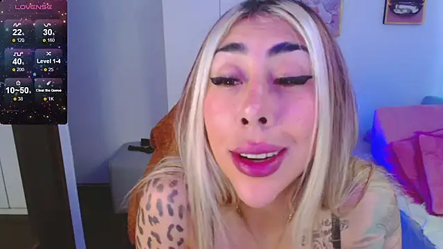 Snapshot of Martina_Dash chatting on February 7, 2025, 5:29 pm Martina Dash online show from February 7, 2025, 5:29 pm
