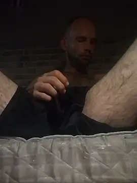 Snapshot of Adamvarga0318 chatting on September 8, 2025, 8:41 pm Adamvarga0318 online show from September 8, 2025, 8:41 pm