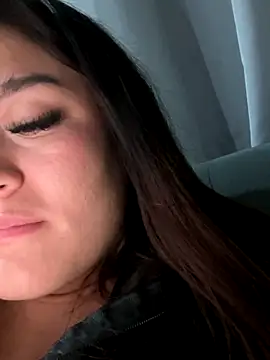 Snapshot of LuceroRm chatting on November 19, 2025, 6:24 am LuceroRm online show from November 19, 2025, 6:24 am