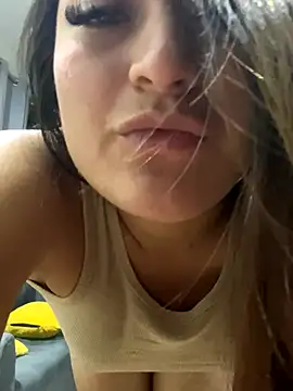 Snapshot of LuceroRm chatting on November 12, 2025, 4:49 am LuceroRm online show from November 12, 2025, 4:49 am