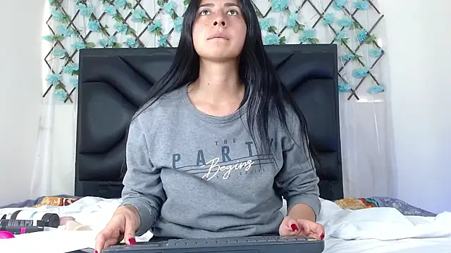 EmmaWilliamss online show from November 9, 2025, 6:12 pm