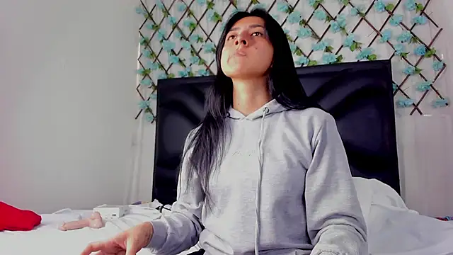 EmmaWilliamss online show from April 16, 2026, 12:39 pm