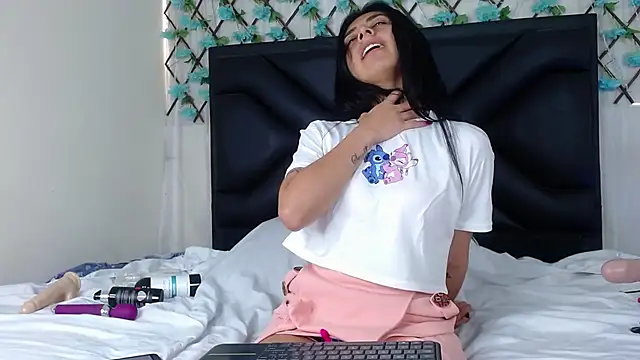 EmmaWilliamss online show from November 11, 2025, 4:35 pm