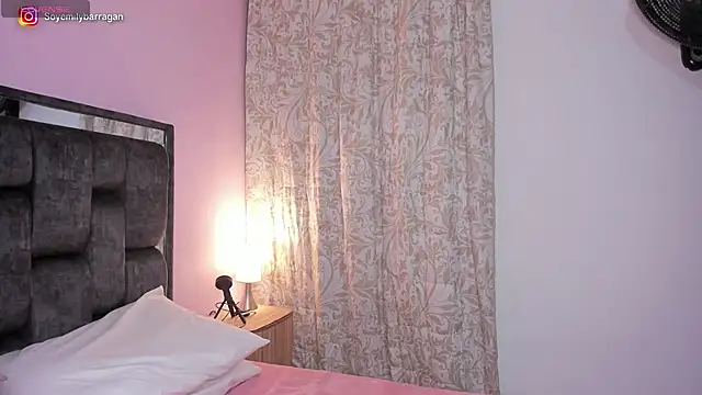 EmilyBarragan online show from December 7, 2024, 4:42 pm