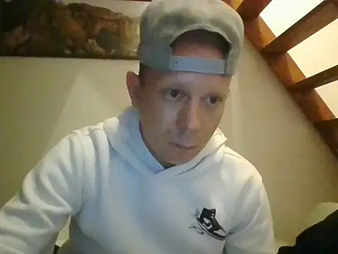 Snapshot of IkarosSS chatting on July 3, 2026, 1:34 am IkarosSS online show from July 3, 2026, 1:34 am