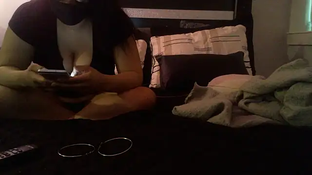 Snapshot of lofibunni chatting on January 10, 2026, 8:15 pm lofibunni online show from January 10, 2026, 8:15 pm