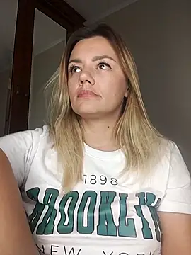 KrissSexi online show from October 18, 2025, 8:33 pm