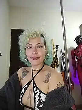 Snapshot of MariLouM chatting on July 6, 2026, 10:56 pm MariLouM online show from July 6, 2026, 10:56 pm