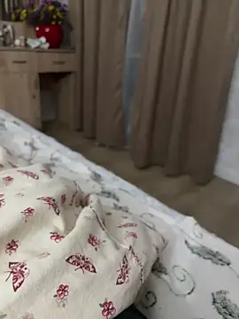 mihaixxx1 online show from October 19, 2025, 8:11 pm