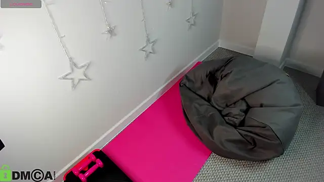 Barbie Lis online show from December 23, 2025, 12:33 am