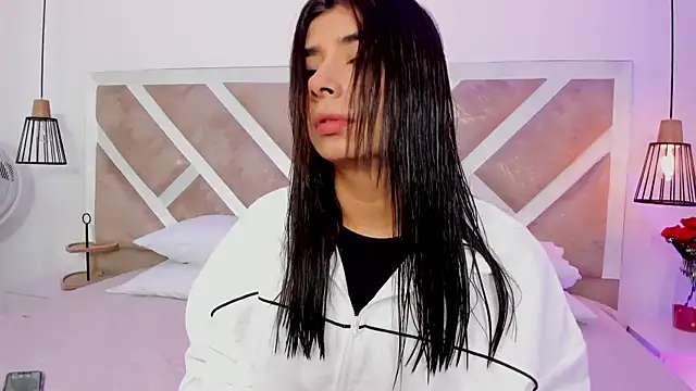 ZiaCalifa online show from April 20, 2026, 11:24 am