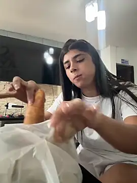 ZiaCalifa online show from December 16, 2025, 1:15 pm