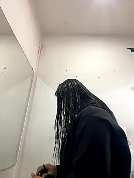 ZiaCalifa online show from December 4, 2025, 9:52 am