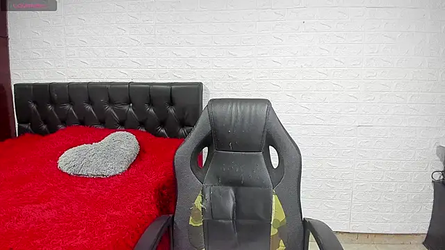 Snapshot of lauren_ashlee chatting on December 17, 2024, 4:32 pm lauren ashlee online show from December 17, 2024, 4:32 pm