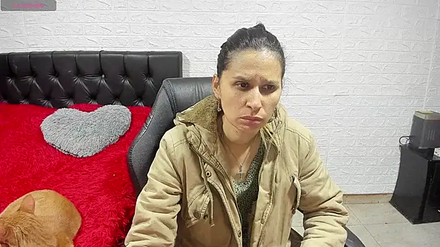 Snapshot of lauren_ashlee chatting on December 16, 2024, 5:33 pm lauren ashlee online show from December 16, 2024, 5:33 pm