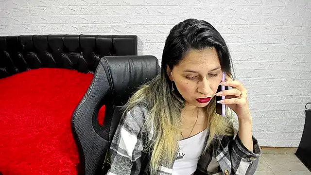 Snapshot of lauren_ashlee chatting on December 2, 2024, 3:20 pm lauren ashlee online show from December 2, 2024, 3:20 pm