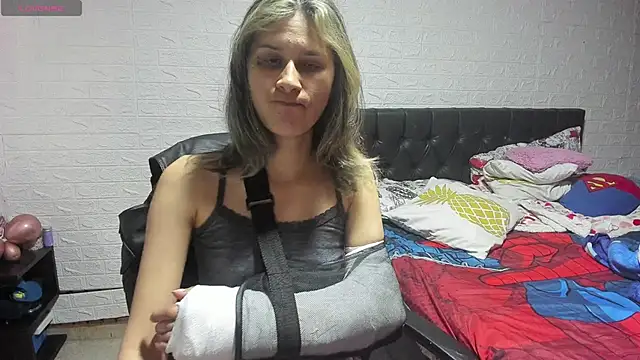 Snapshot of lauren_ashlee chatting on March 5, 2025, 3:29 pm lauren ashlee online show from March 5, 2025, 3:29 pm