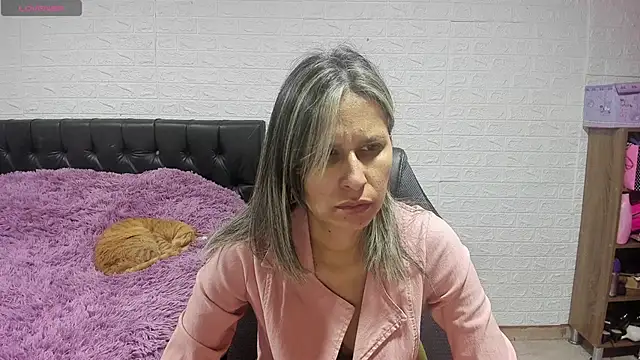 Snapshot of lauren_ashlee chatting on February 5, 2025, 1:54 pm lauren ashlee online show from February 5, 2025, 1:54 pm