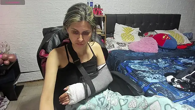 Snapshot of lauren_ashlee chatting on March 13, 2025, 2:44 pm lauren ashlee online show from March 13, 2025, 2:44 pm