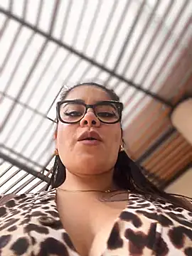 Snapshot of Insane_Issa chatting on February 28, 2025, 6:52 pm Insane Issa online show from February 28, 2025, 6:52 pm