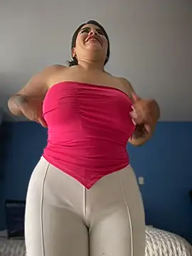 Snapshot of Insane_Issa chatting on February 13, 2025, 8:13 pm Insane Issa online show from February 13, 2025, 8:13 pm