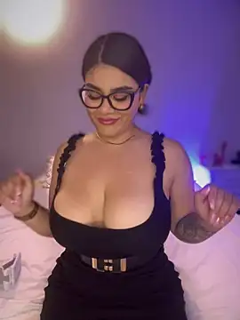 Snapshot of Insane_Issa chatting on March 4, 2025, 8:49 pm Insane Issa online show from March 4, 2025, 8:49 pm