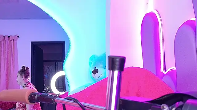 NathaxaLeans online show from April 18, 2026, 11:45 am