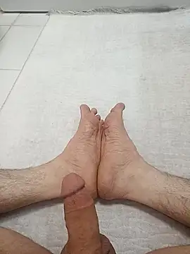 Hardapple01 online show from March 13, 2025, 11:05 pm