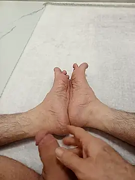 Hardapple01 online show from February 16, 2026, 8:40 pm