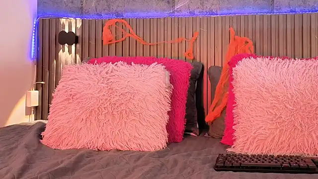 Snapshot of MishaKinki chatting on October 25, 2025, 7:36 pm MishaKinki online show from October 25, 2025, 7:36 pm