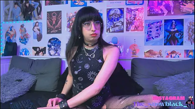 snowblack  online show from February 17, 2026, 4:37 pm