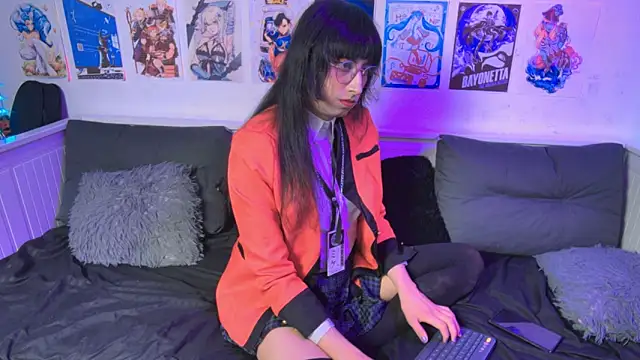 snowblack  online show from June 6, 2026, 4:45 pm