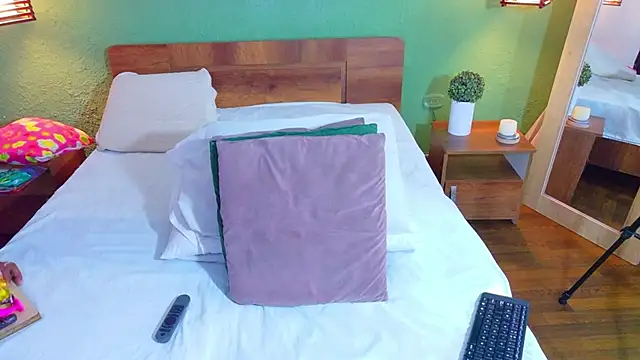 dannaahbrown online show from April 15, 2026, 4:11 pm