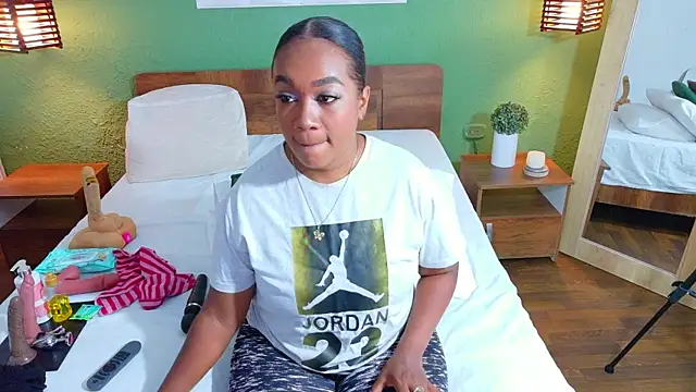 Snapshot of dannaahbrown chatting on September 18, 2025, 8:01 pm dannaahbrown online show from September 18, 2025, 8:01 pm