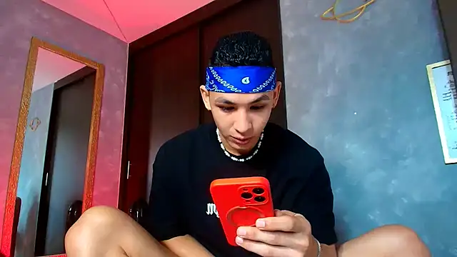 Snapshot of liuscast22 chatting on October 10, 2025, 2:40 pm liuscast22 online show from October 10, 2025, 2:40 pm