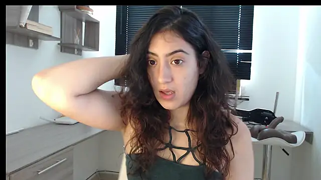 Snapshot of MIYESSI chatting on September 11, 2025, 4:18 pm MIYESSI online show from September 11, 2025, 4:18 pm