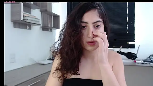 Snapshot of MIYESSI chatting on March 21, 2025, 5:34 pm MIYESSI online show from March 21, 2025, 5:34 pm