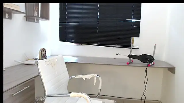 Snapshot of MIYESSI chatting on September 8, 2025, 4:39 pm MIYESSI online show from September 8, 2025, 4:39 pm