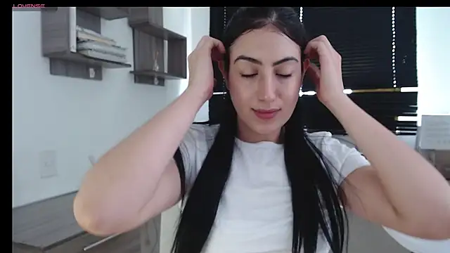 Snapshot of MIYESSI chatting on March 8, 2025, 7:42 pm MIYESSI online show from March 8, 2025, 7:42 pm