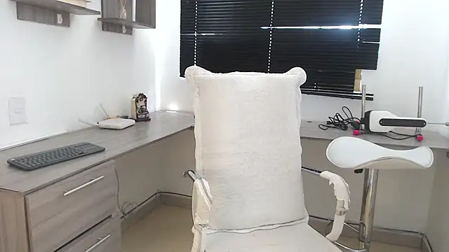 Snapshot of MIYESSI chatting on September 22, 2025, 6:47 pm MIYESSI online show from September 22, 2025, 6:47 pm