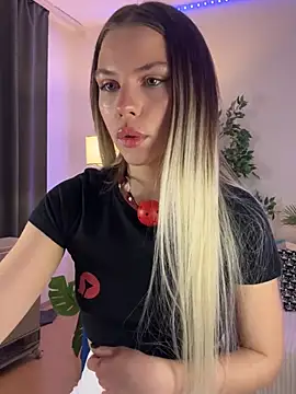 Snapshot of KittyKatyDream chatting on February 3, 2025, 4:31 pm KittyKatyDream online show from February 3, 2025, 4:31 pm