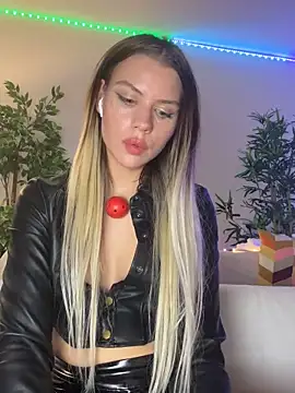 Snapshot of KittyKatyDream chatting on March 1, 2025, 1:00 am KittyKatyDream online show from March 1, 2025, 1:00 am