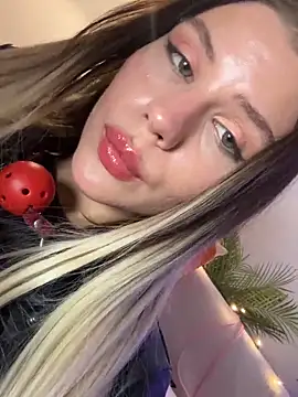 Snapshot of KittyKatyDream chatting on March 6, 2025, 12:10 am KittyKatyDream online show from March 6, 2025, 12:10 am