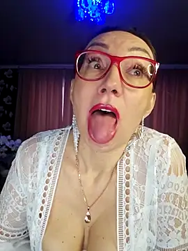 Snapshot of LybovNTV chatting on March 11, 2025, 2:42 am LybovNTV online show from March 11, 2025, 2:42 am