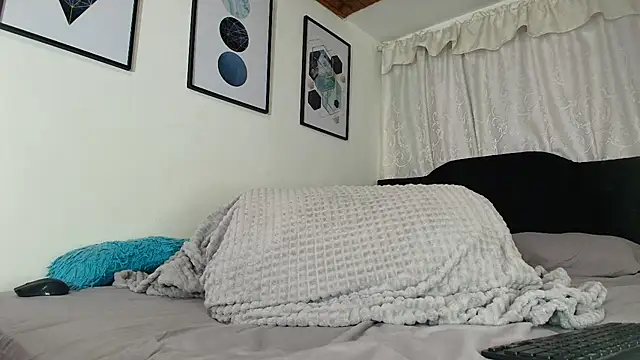 sam her online show from September 11, 2025, 9:04 pm