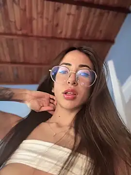 Snapshot of lauravasquez chatting on September 29, 2025, 3:06 pm lauravasquez online show from September 29, 2025, 3:06 pm